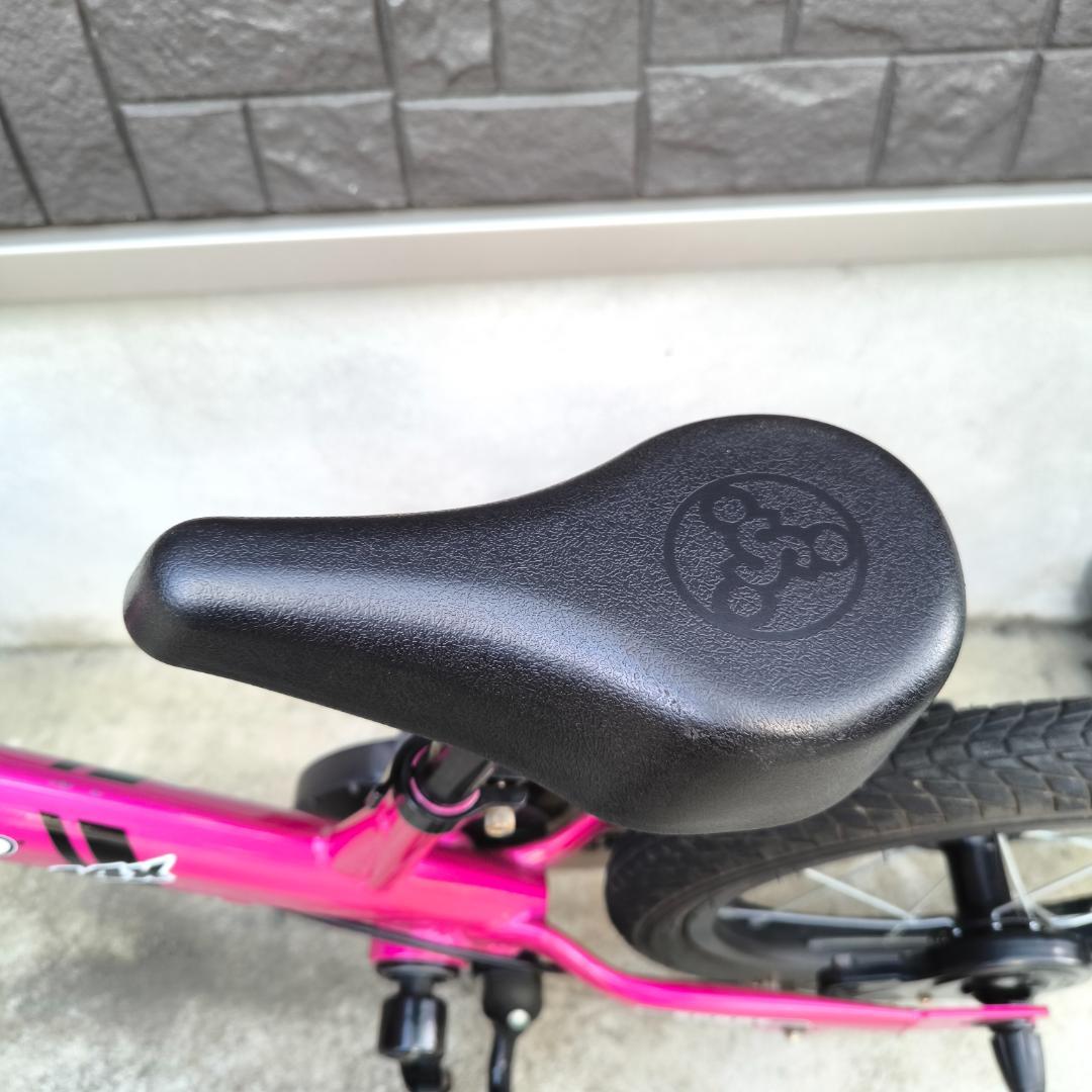 【セール中】ストライダー１４ｘ（ＳＴＲＩＤＥＲ１４ｘ）　１４インチ　スタンド付き