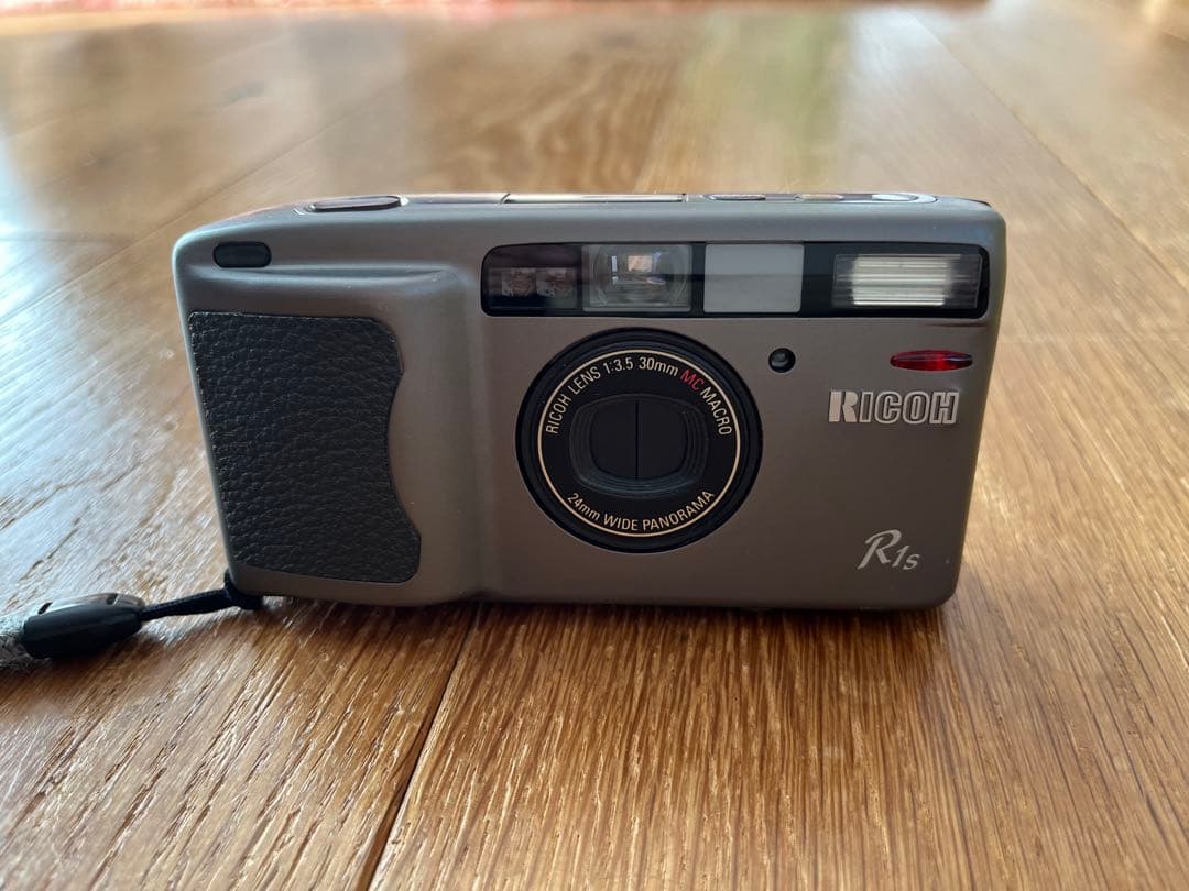 RICOH R1s コンパクトフィルムカメラ　早い者勝ち！