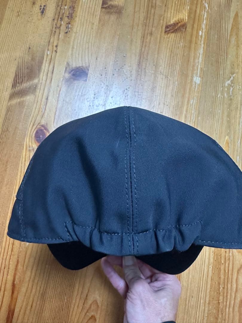 MONCLER ブラック キャップ ロゴ入り