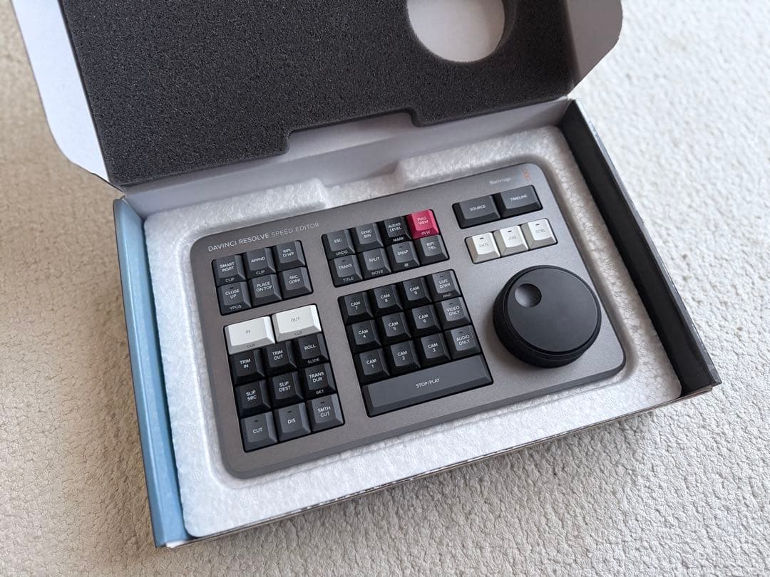 DaVinci Resolve Speed Editor 専用コントローラー