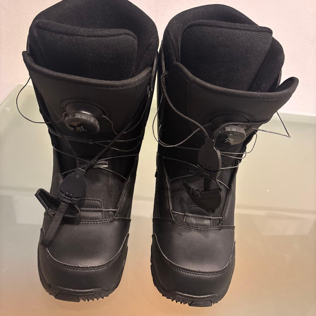 ブラック スノーボードブーツ ボアシステム