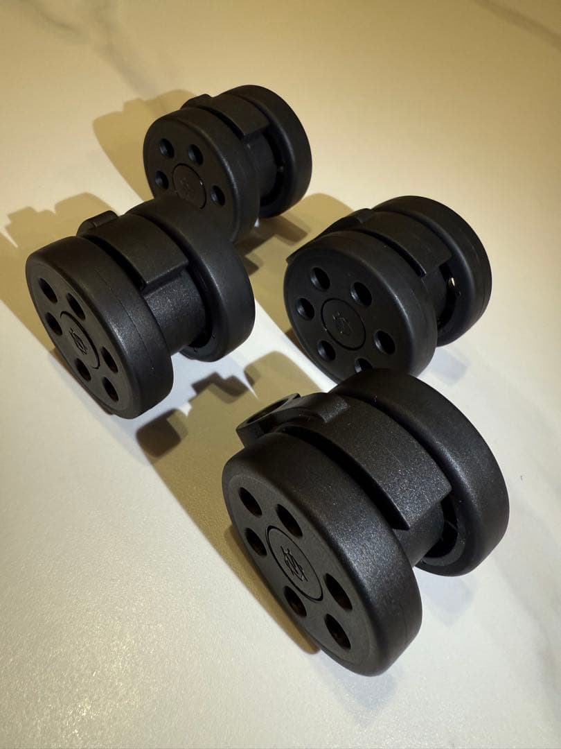 リモワ RIMOWA エッセンシャルキャビン用 ホイール 4個セット 黒