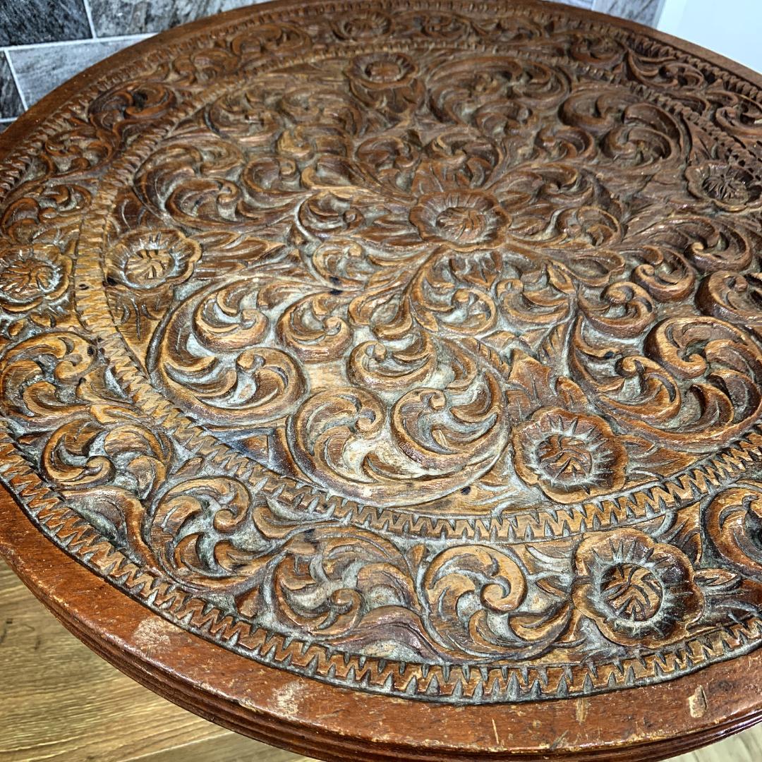 インド民芸品　木彫り机　天板直径51.5㎝サイズ　花台　サイドテーブル