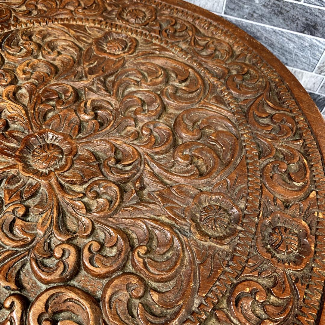 インド民芸品　木彫り机　天板直径51.5㎝サイズ　花台　サイドテーブル