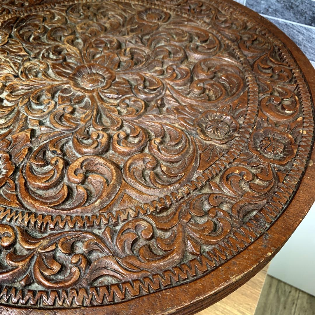 インド民芸品　木彫り机　天板直径51.5㎝サイズ　花台　サイドテーブル