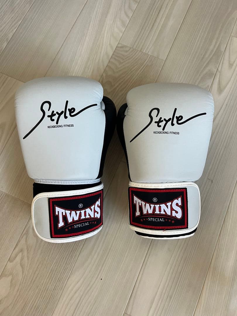 TWINS SPECIAL ボクシンググローブ 10oz