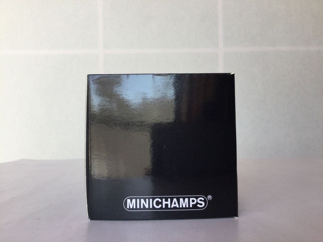 ミニチャンプス　VW Golf GTI \"Pirelli\" ミニカー 限定品