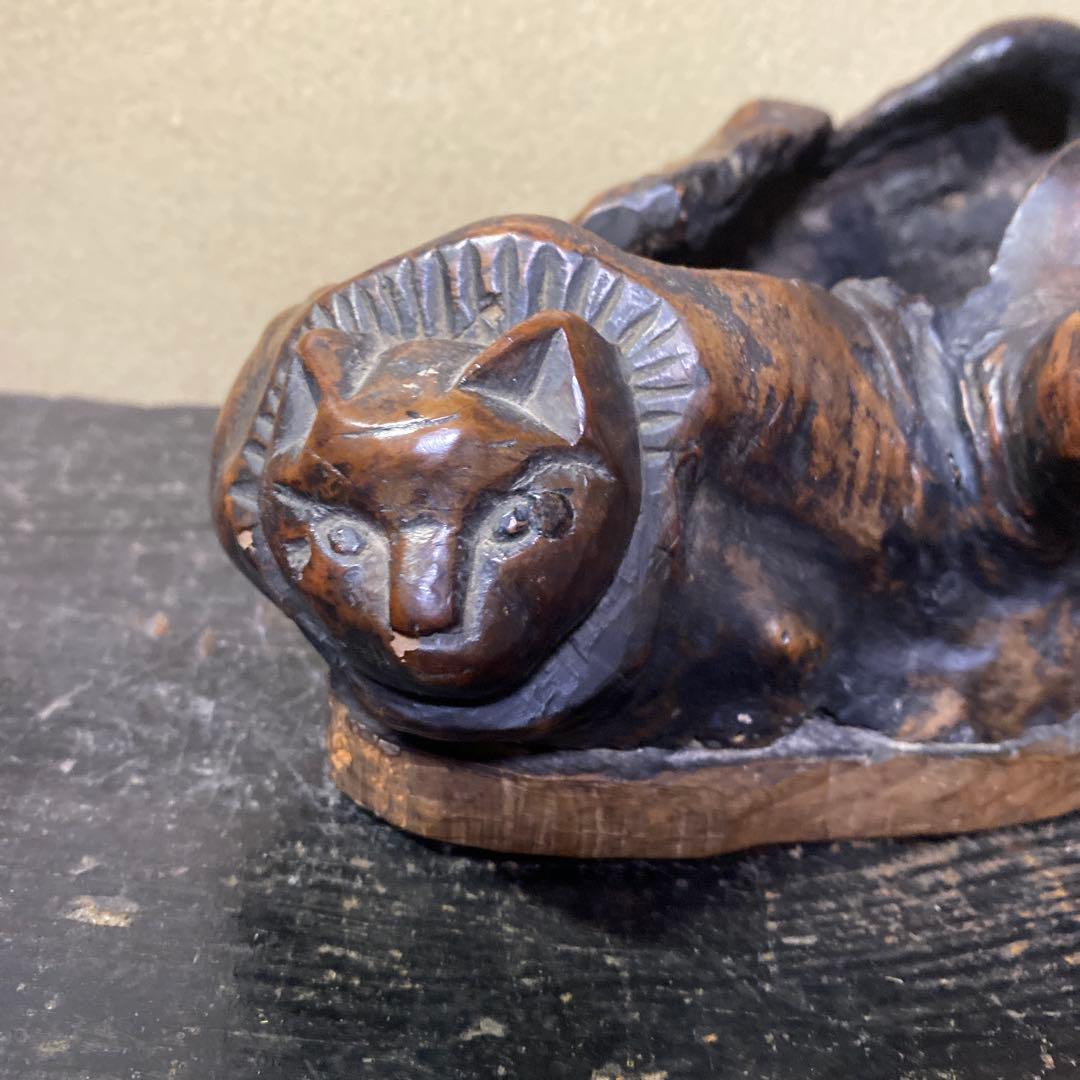 木の根ひょっこり猫　煙草盆