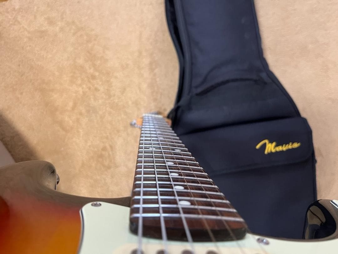 笑うギター！マグナムロック付 MAVIS MST-800