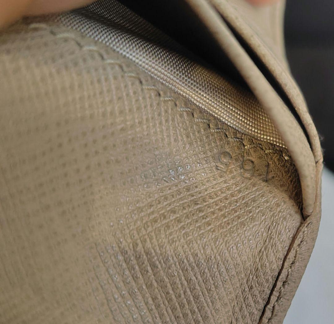 M*a様 【美品】PRADA 二つ折り財布 レザー ベージュ