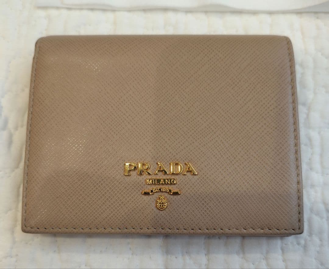 M*a様 【美品】PRADA 二つ折り財布 レザー ベージュ