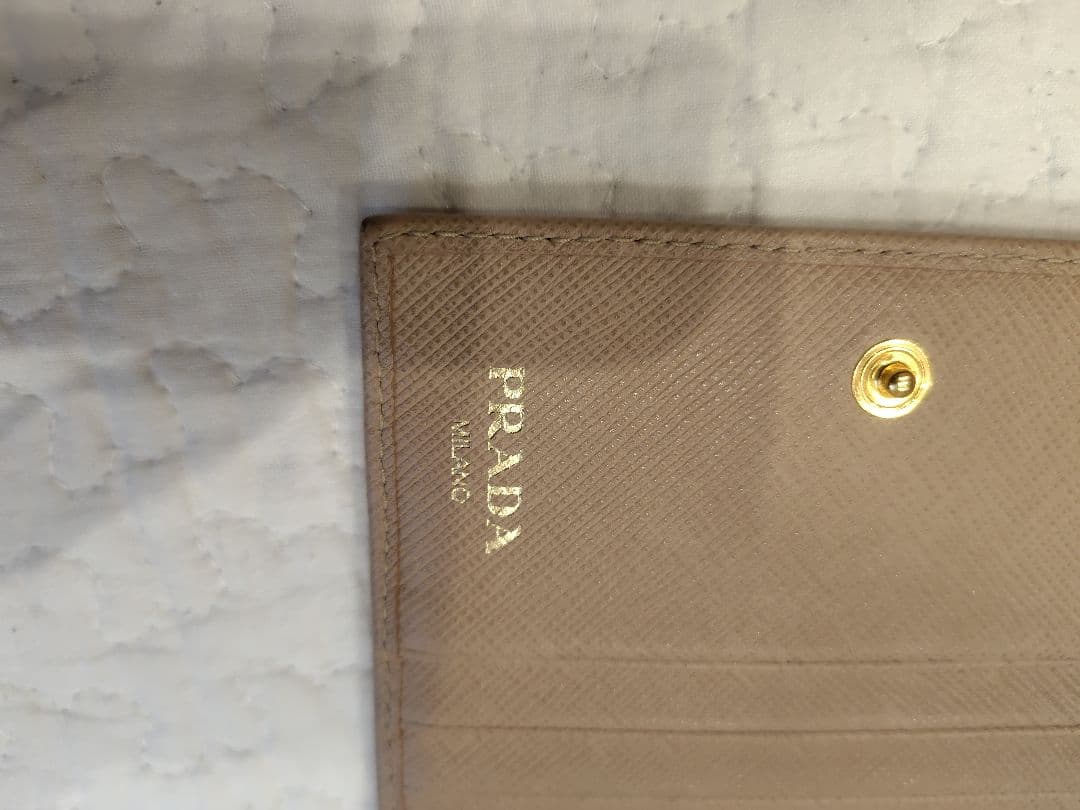 M*a様 【美品】PRADA 二つ折り財布 レザー ベージュ