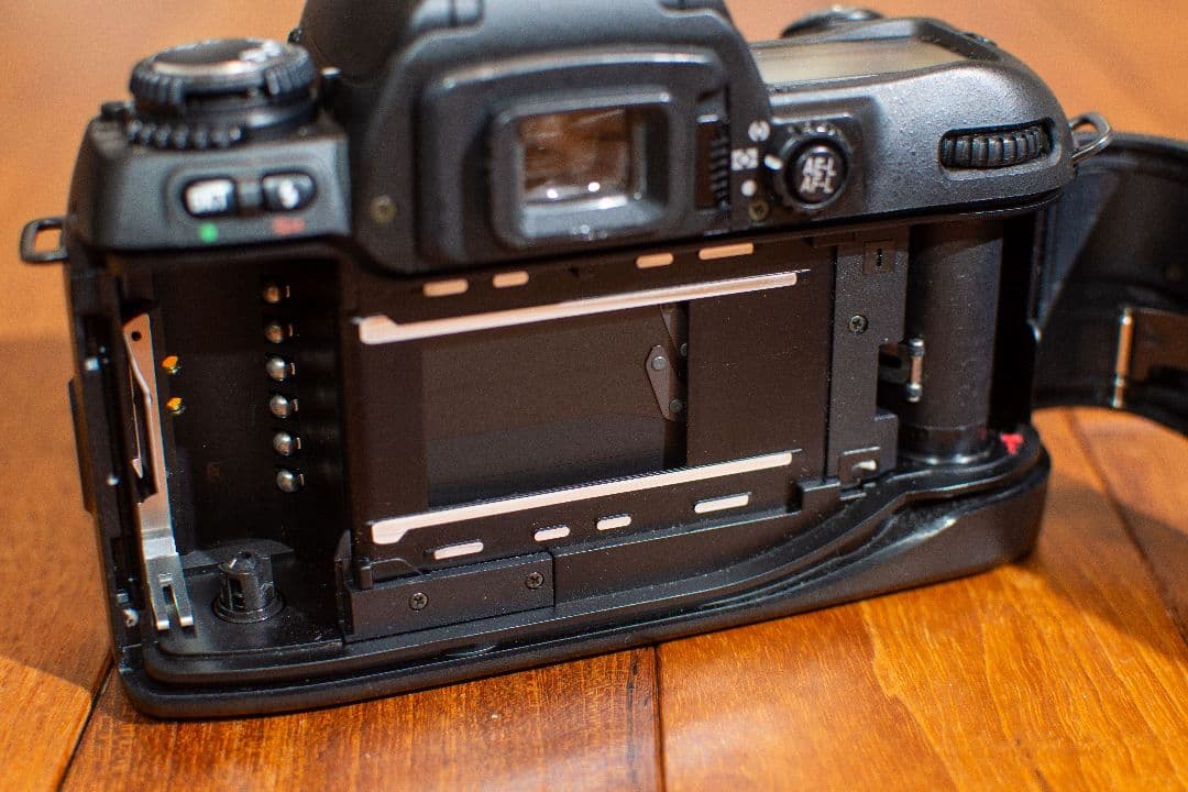 Nikon F80D フィルム一眼レフカメラ