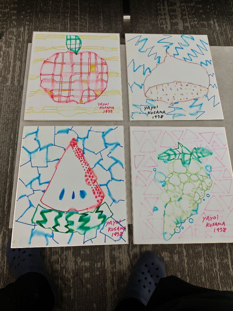 草間彌生さんのサイン色紙４枚