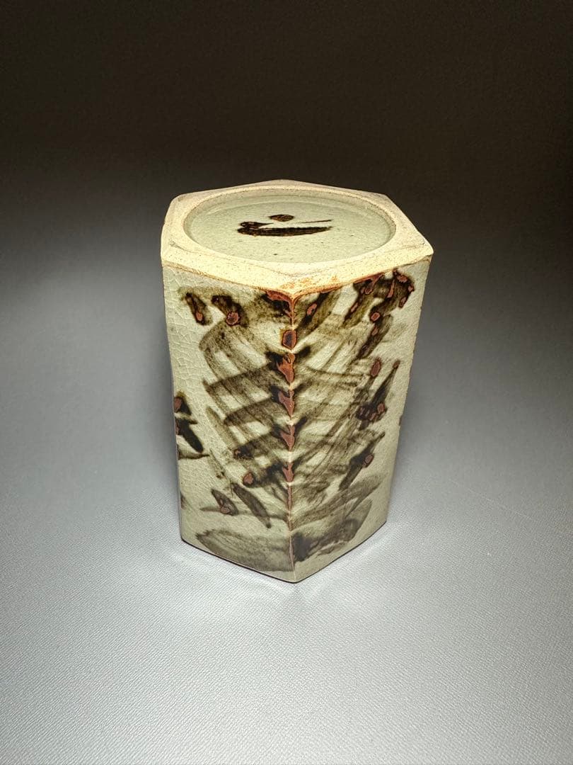 渡辺俊明　作　六角　筆筒　益子焼　龍紋様　サイン有り