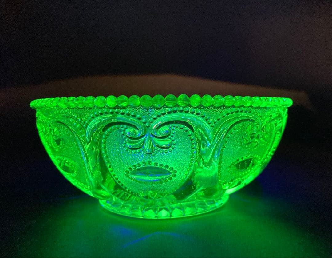 ウランガラス　鉢