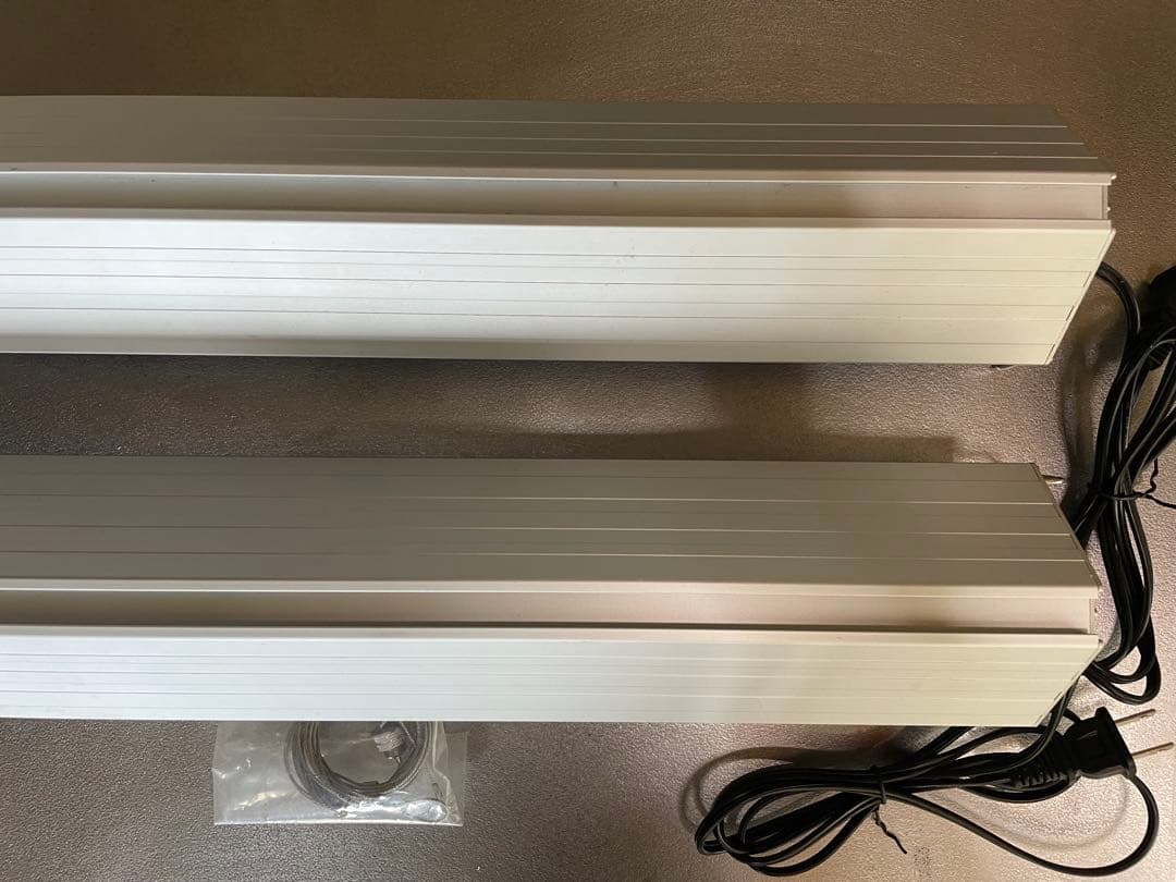 アクロ　トライアングル　グロウ　LEDライト 60cm 用 2本セット