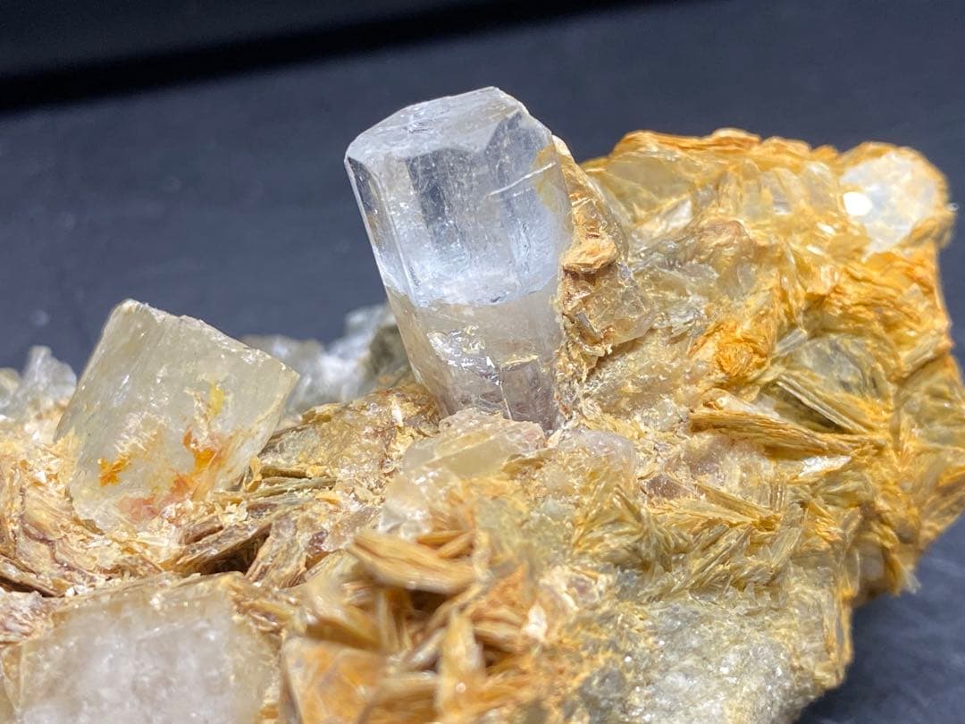 アクアマリン　原石　マイカ　雲母　203g