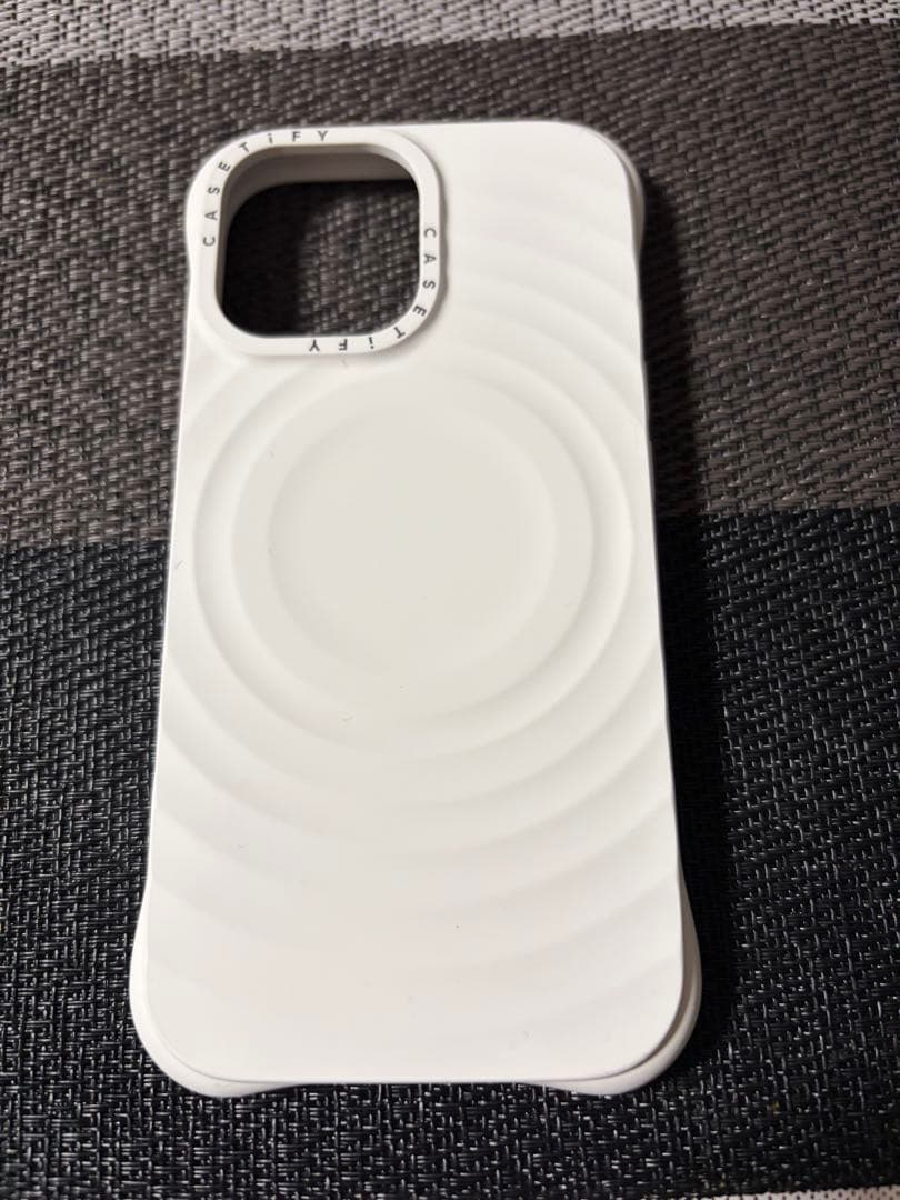 CASETIFY ホワイト　ウェーブシリコンケース 　iPhone17
