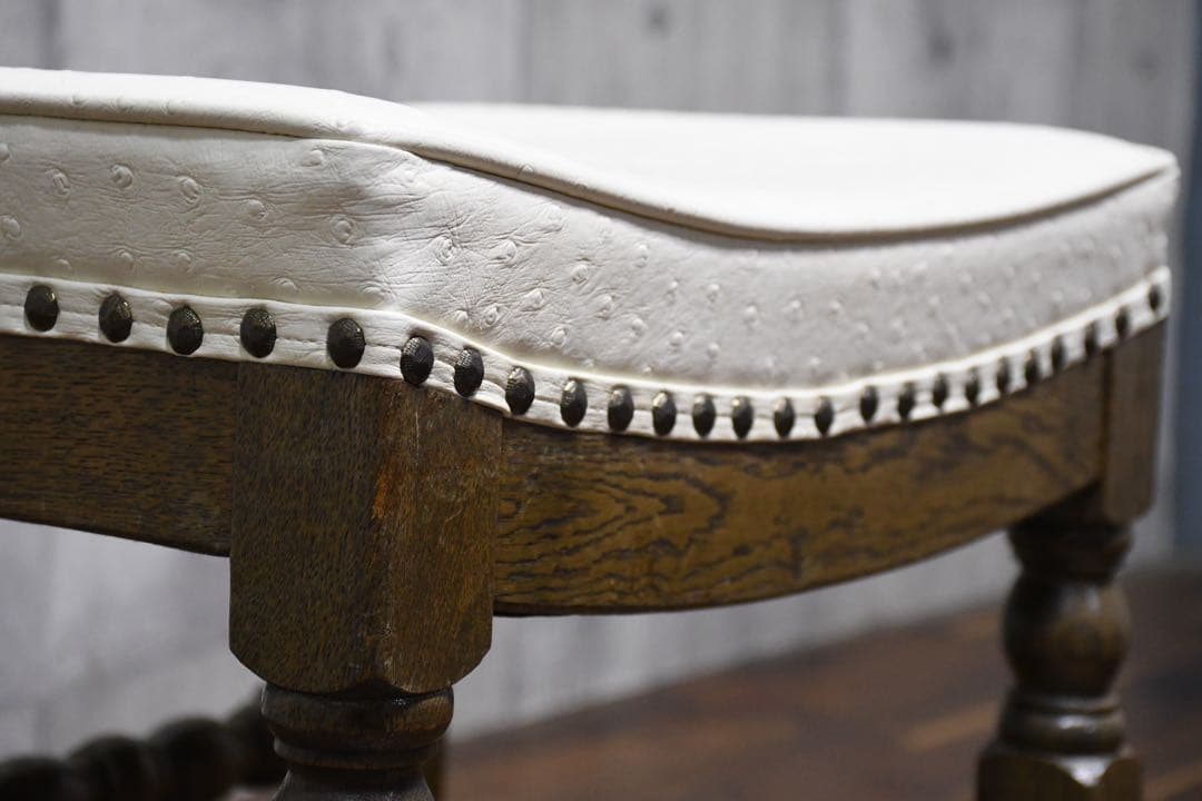 EBK31 アンティーク調 鋲打ち スツール オーストリッチ調型押し 腰掛け