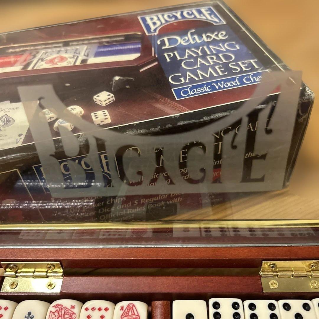 新品未使用　輸入BICYCLE DXカードゲームセット　木製収納付き