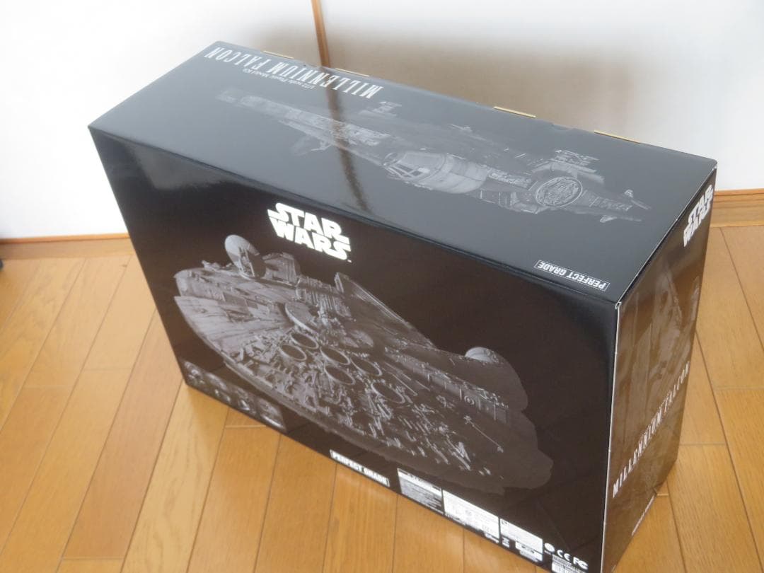 【期間限定特価・美品】プレミアムバンダイ版PG 1/72 ミレニアム・ファルコン