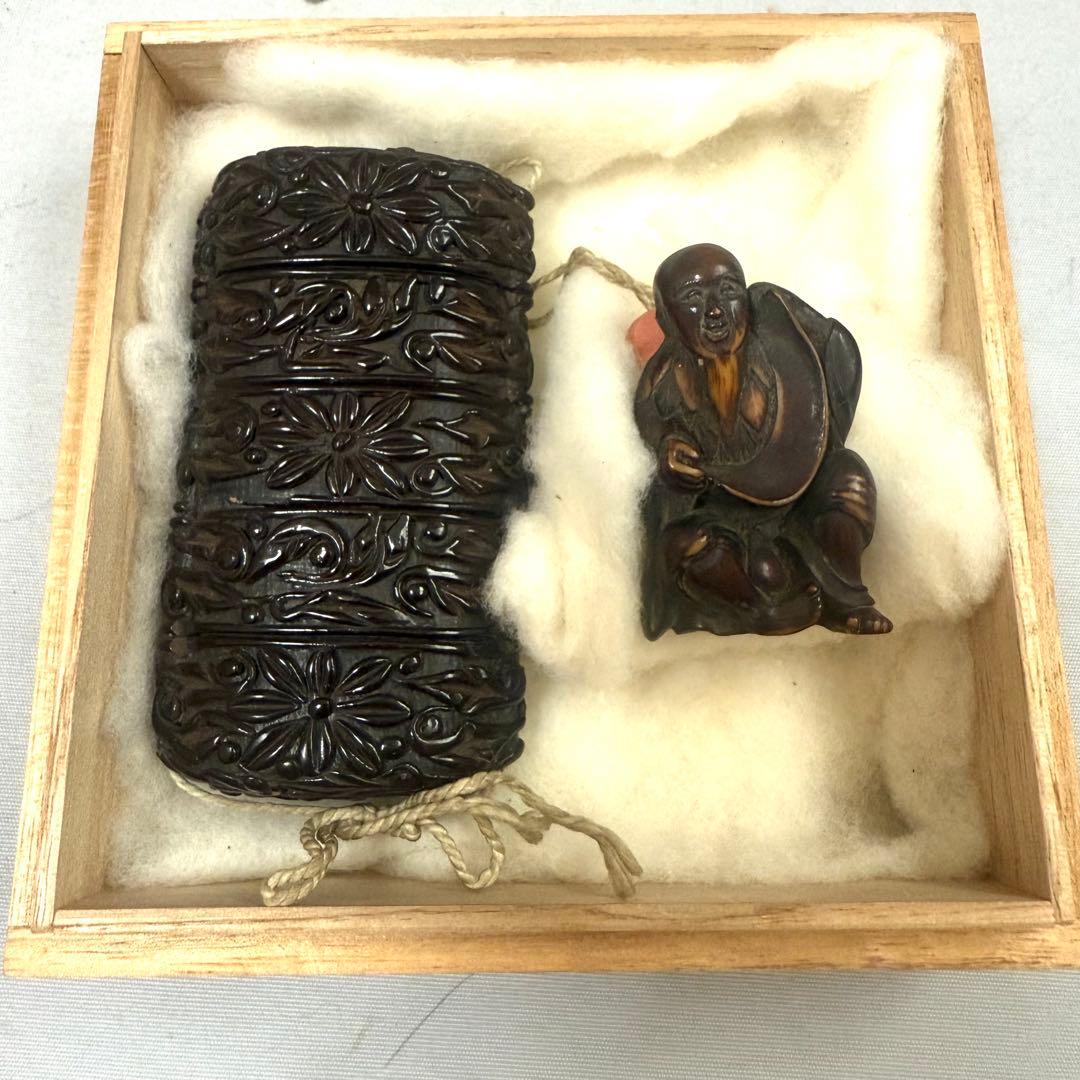 堆黒印籠　根付