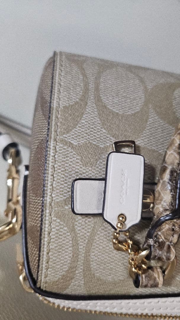 アリシャ Coach 小型ショルダーバッグ グレー