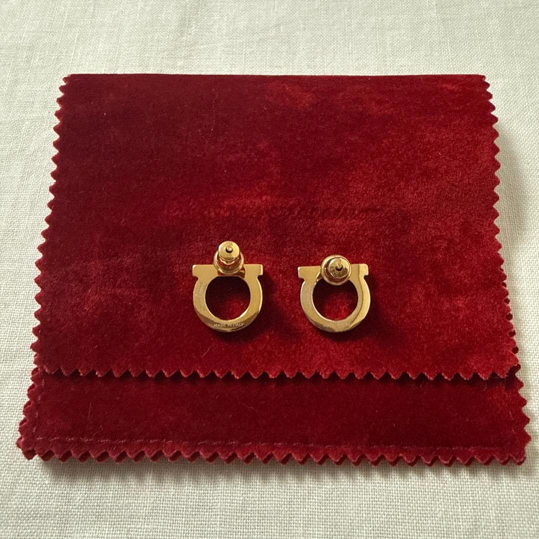 Salvatore Ferragamo ガンチーニ ピアス