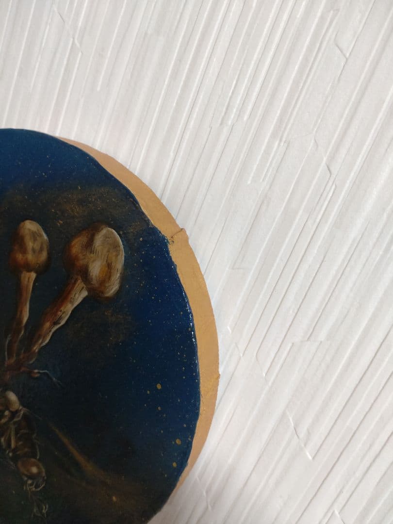 冬虫夏草の油絵【オオセミタケ】1点物の絵画◆作者サイン入り/円型キャンバス