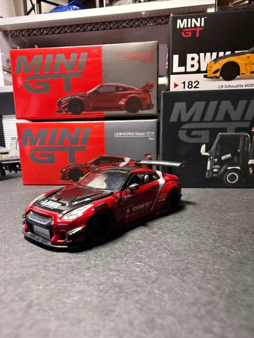 MINI GT LBWK 積載車と3台セット　追加でフィギュア