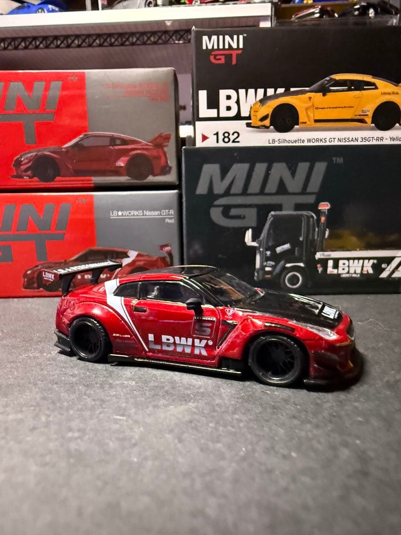 MINI GT LBWK 積載車と3台セット　追加でフィギュア