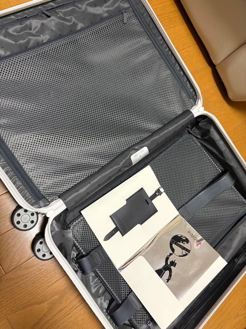 RIMOWA エッセンシャルキャビン キャリーケース 生涯保証 機内持ち込み