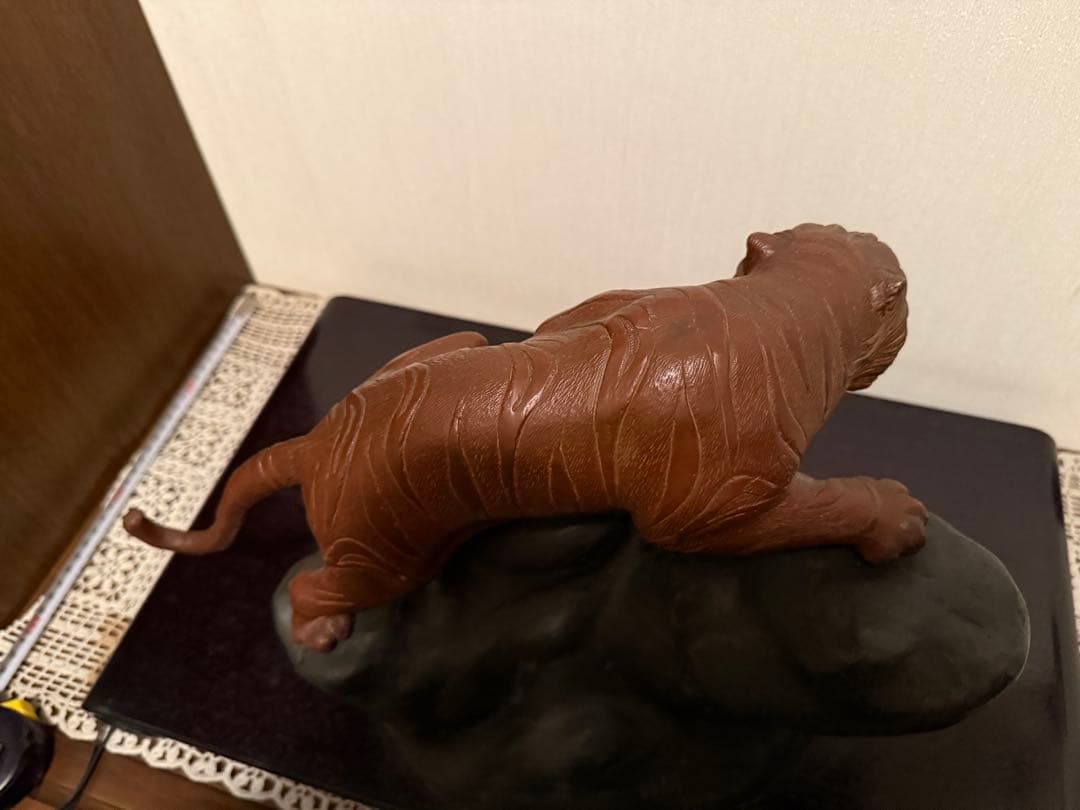 鋳銅　雅章作 虎置物 虎　置物　インテリア　オブジェ　台座付き