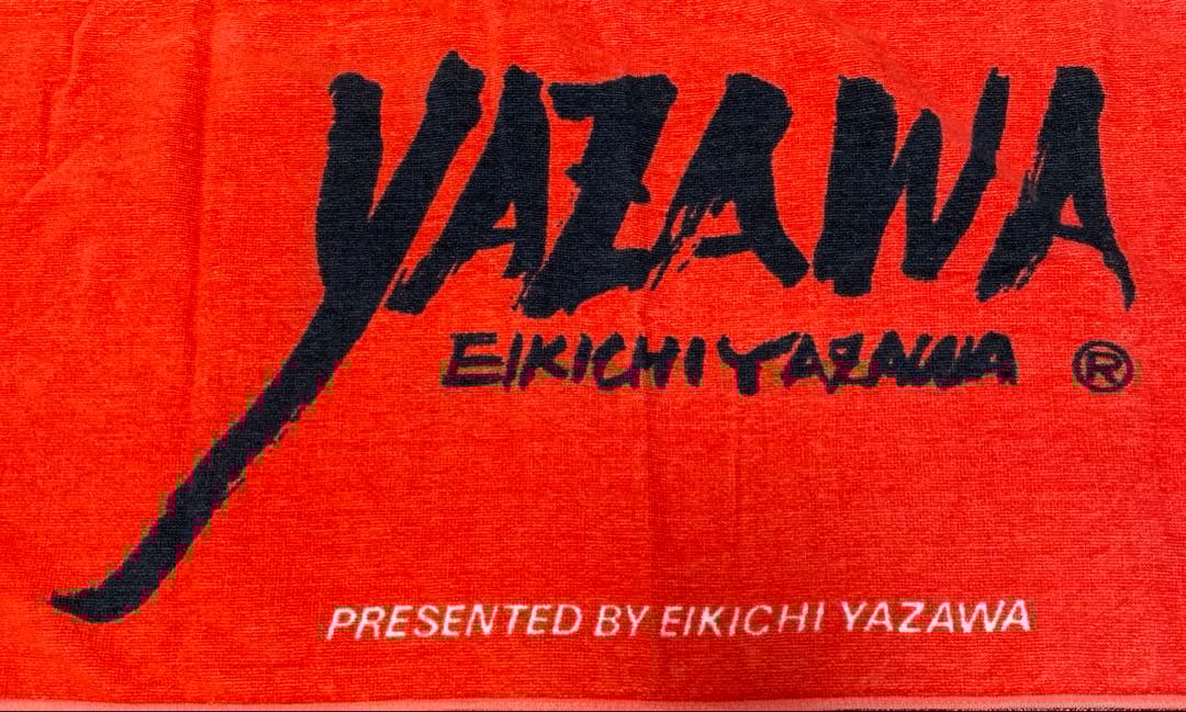 矢沢永吉　珍しい赤地にフデ黒ロゴ 89年当時物FTエンブレム白プレゼン83×34