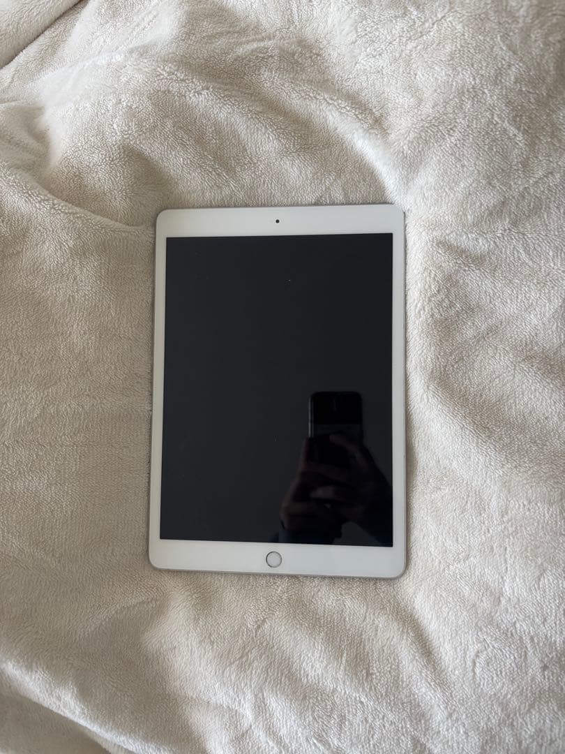Apple iPad シルバー 本体 8世代　32GB