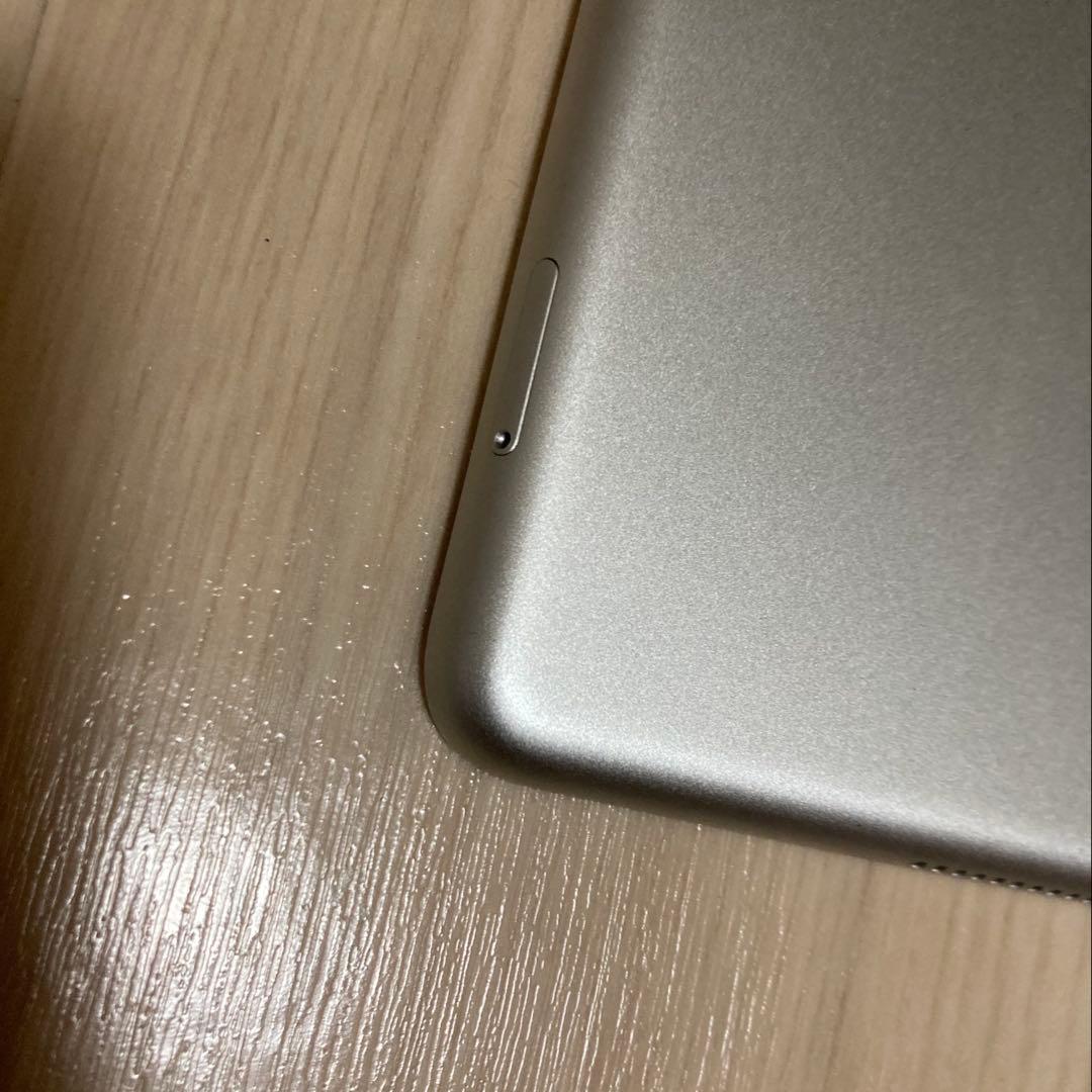 iPad 第8世代 セルラーモデル 32GB シルバー