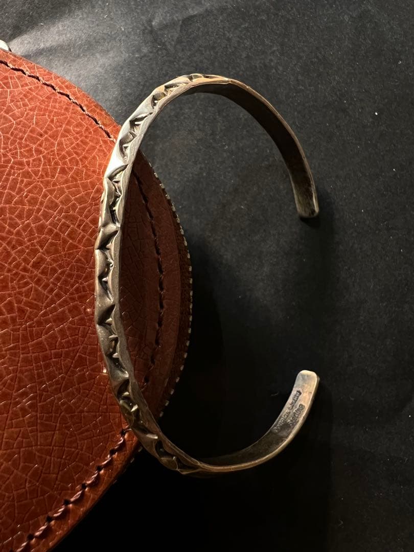 ナバホ族　Douglas Etsitt作　Sterling Silver