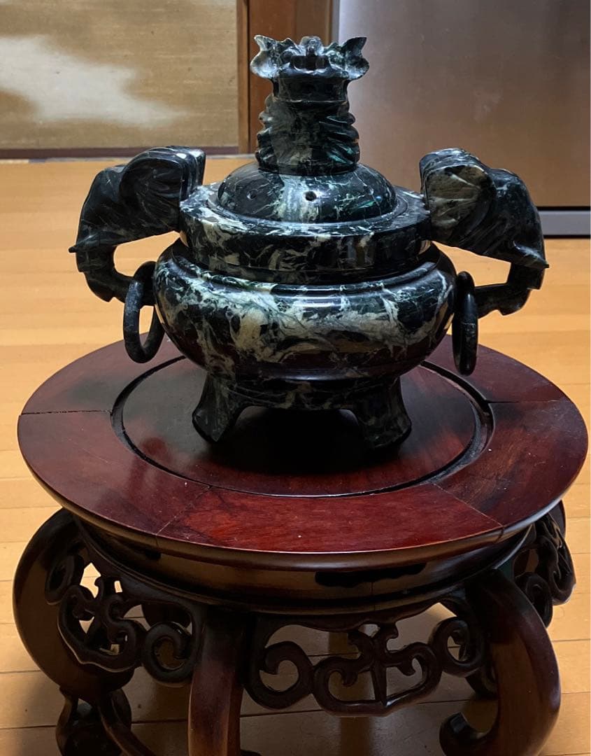 三足香炉　蛇紋石　大きめ獅子 象