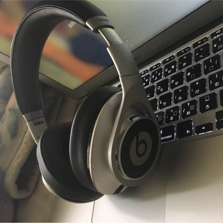 ヘッドホン Beats executive（シルバー）