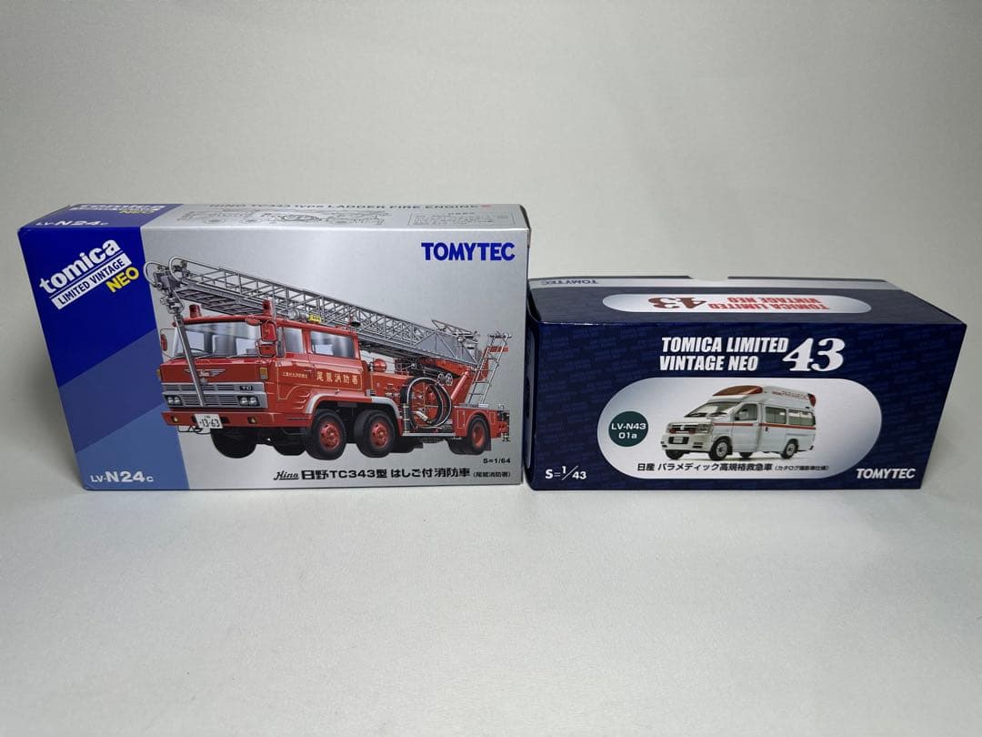 トミカリミテッドヴィンテージネオ　はしご車　救急車　2台セット