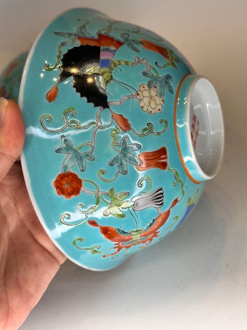 中国 清時代 大清光緒年製款 藍釉 蝶花文 彩絵 碗 一対