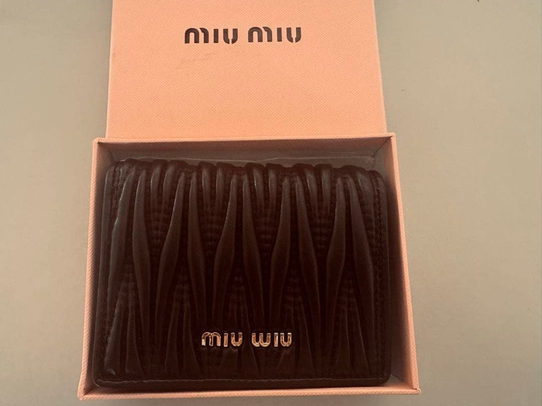 MIU MIU ブラック 二つ折り財布