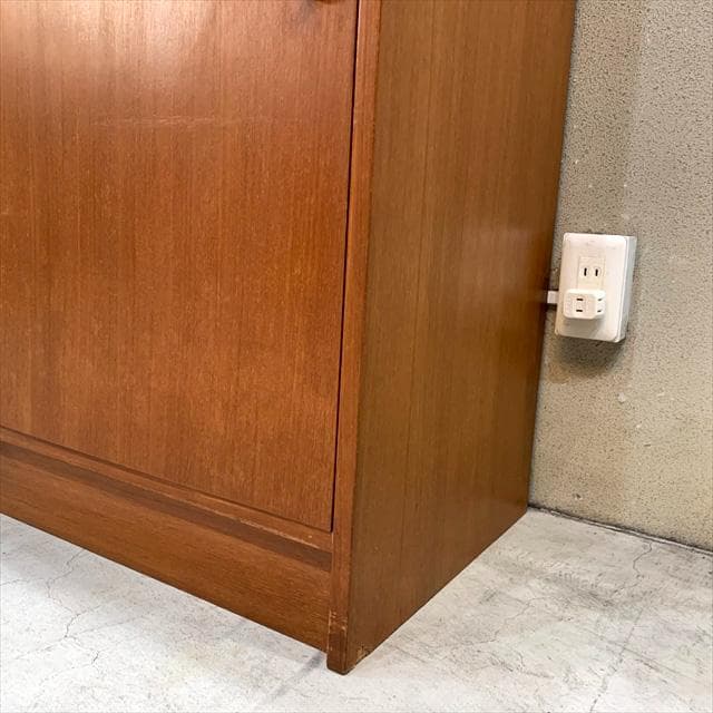 ヴィンテージのチークライティングキャビネット