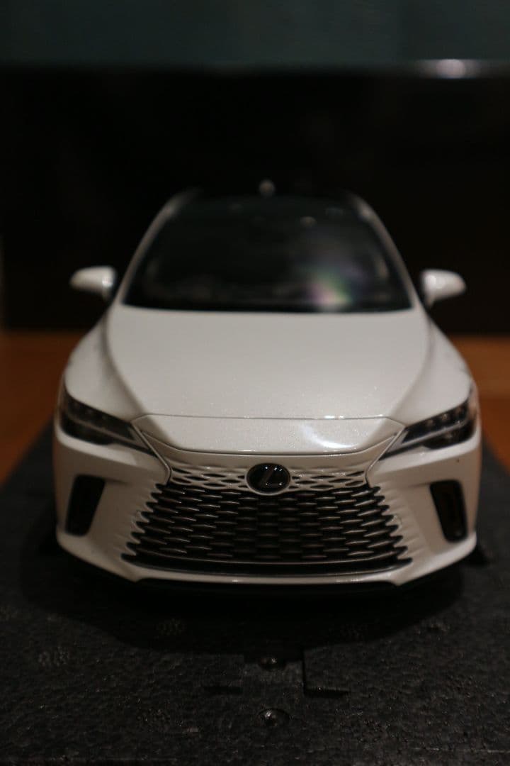 Lexus RX ソニッククォーツ ミニカー 1/18