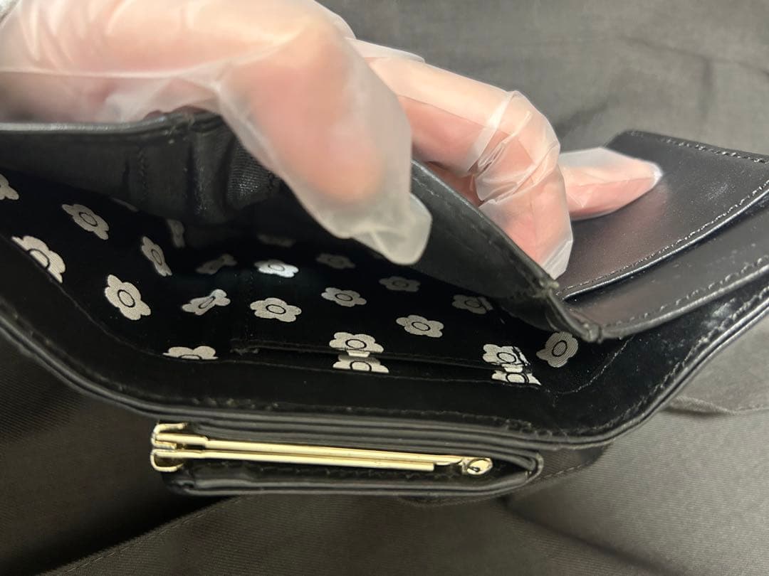 マリークワント　エンボスデイジーパール ミニウォレット　ブラック