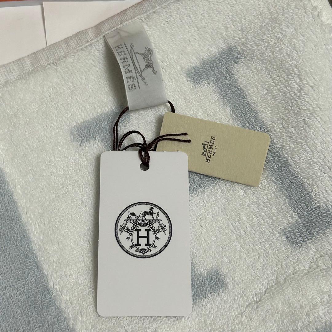 HERMES ハンドタオル　水色