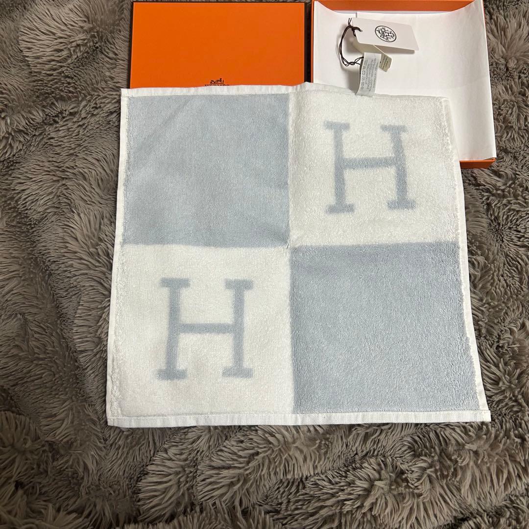 HERMES ハンドタオル　水色