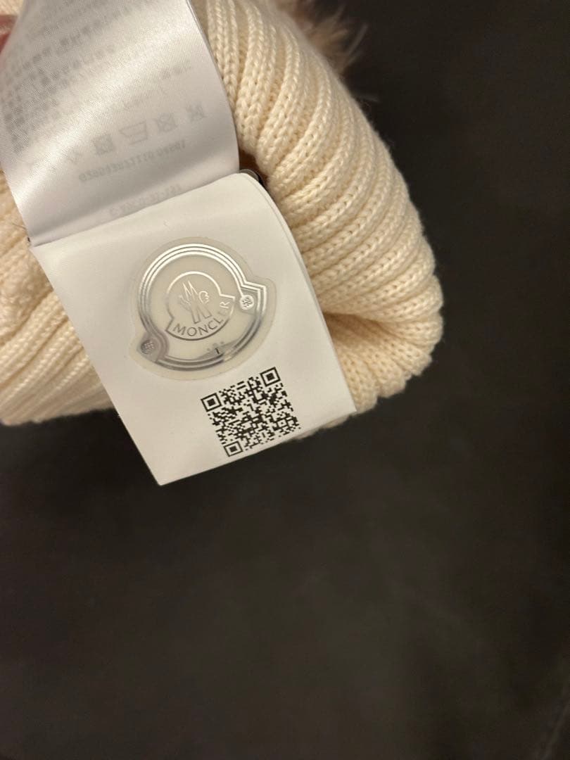 MONCLER アイボリー キッズニット帽 ファー付きポンポン