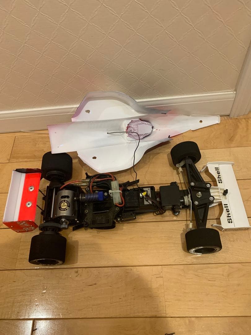 タミヤ　1/10ラジコン　マクラーレンホンダMP4/5B マールボロ